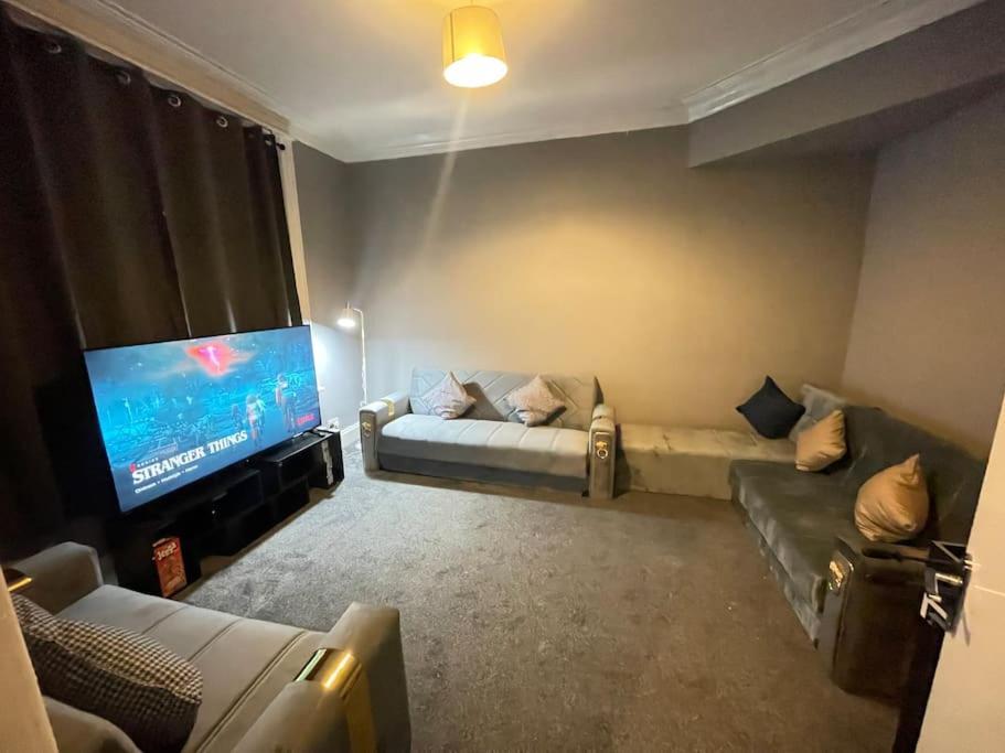 30 Percent Off Weekly Stays - 6 Bedroom House - 11 Beds ブラックプール エクステリア 写真