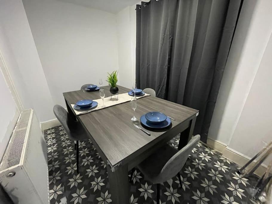 30 Percent Off Weekly Stays - 6 Bedroom House - 11 Beds ブラックプール エクステリア 写真