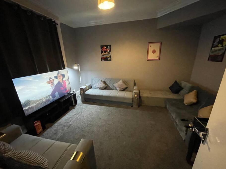 30 Percent Off Weekly Stays - 6 Bedroom House - 11 Beds ブラックプール エクステリア 写真