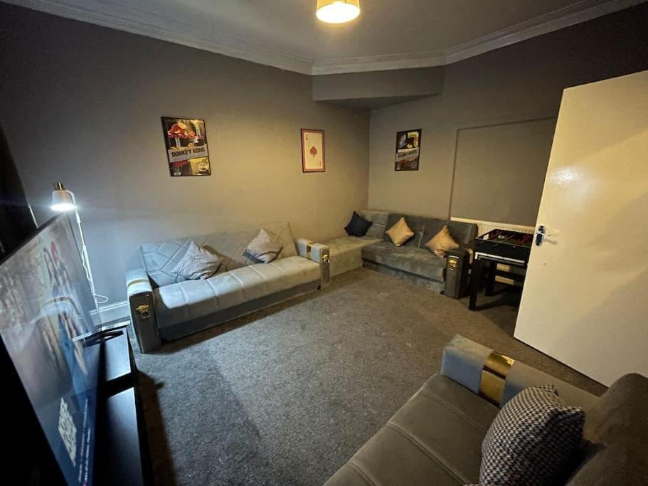 30 Percent Off Weekly Stays - 6 Bedroom House - 11 Beds ブラックプール エクステリア 写真