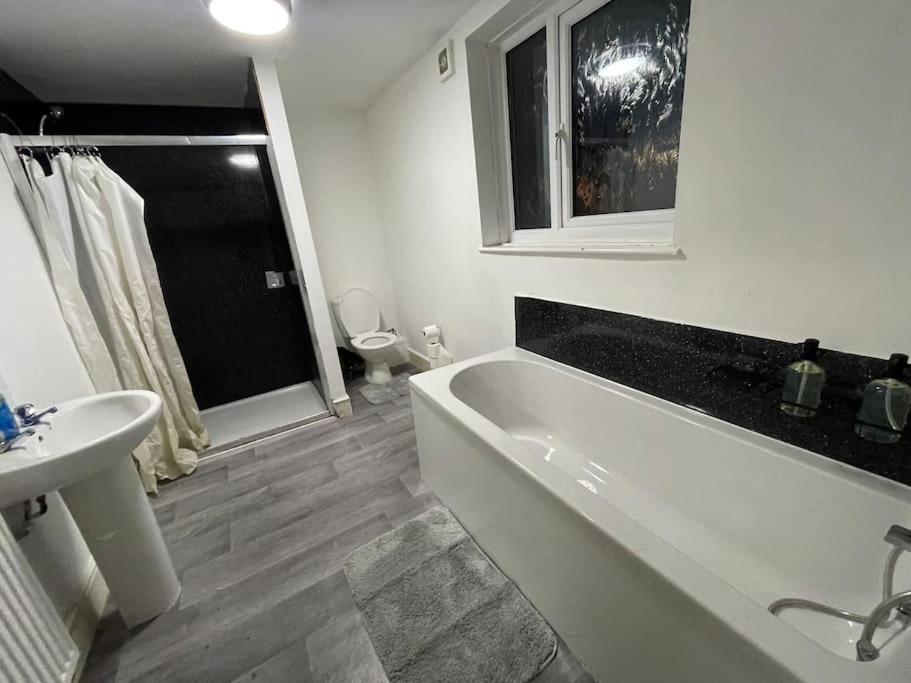 30 Percent Off Weekly Stays - 6 Bedroom House - 11 Beds ブラックプール エクステリア 写真